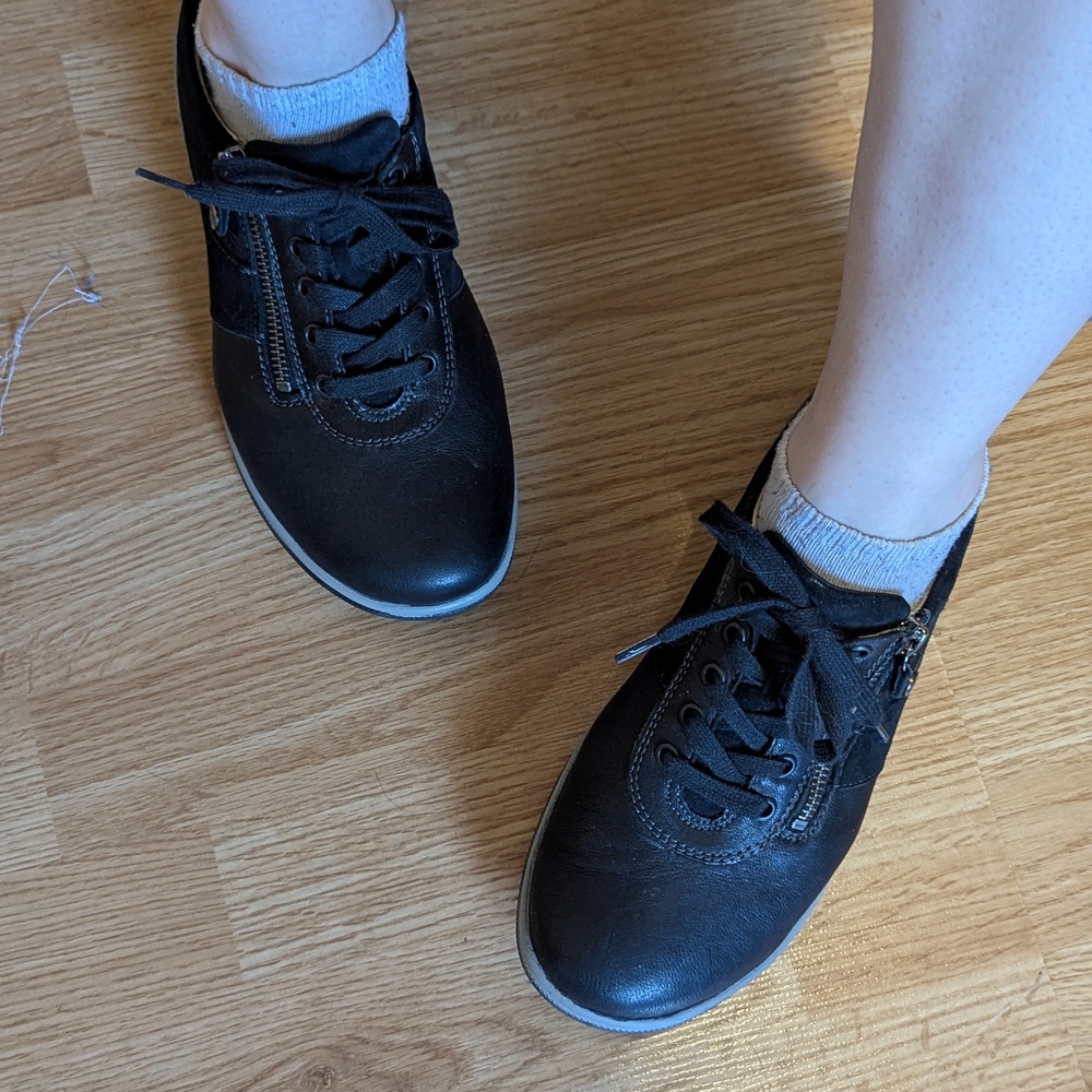 Black Athletic Shoes for Women